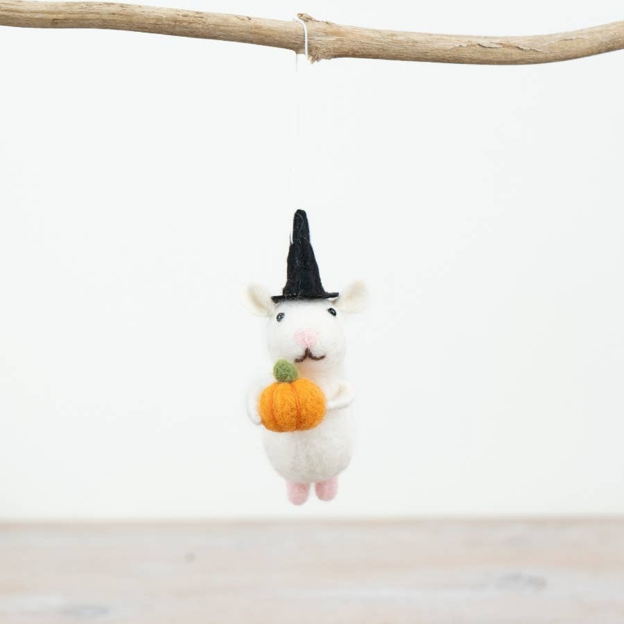 Fet Hanging Mouse w Pumpkin, 11cm